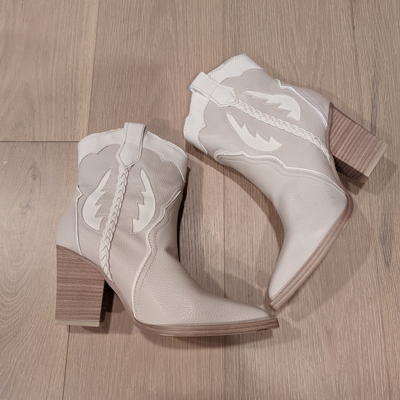 Women's Cream Western Ankle Boots - Picture 9 of 16
